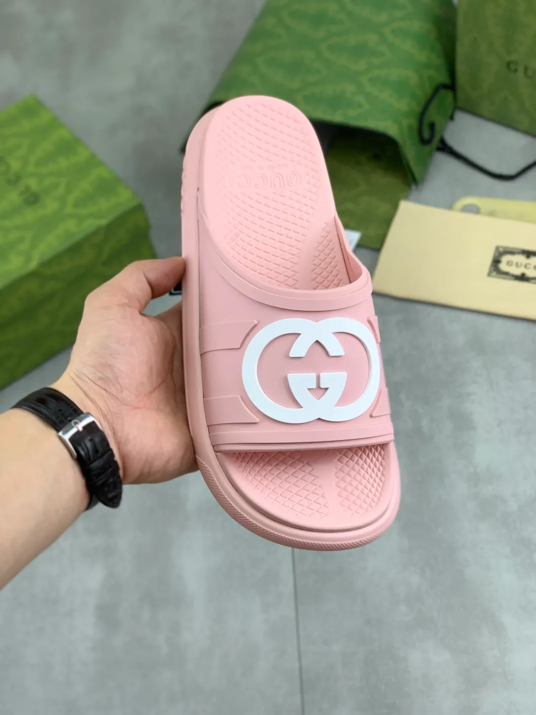 Men's Men's Shoes 💰P300💰[New Style] High Version 🎁🎁🎁 GUCCI New Year of the Snake casual slippers, original official website, perfect workmanship, transmitting a kind of noble luxury, sublimating its definition of luxury in Gucci's high-end extraordinary craftsmanship. Original Gucci double G combination outsole, code number: 35-46, complete package